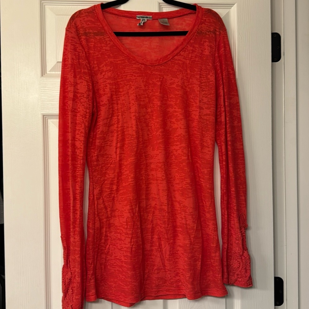 Women XL BKE long sleeve with detailed arms